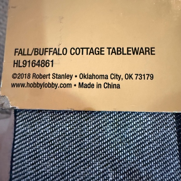 Black and White buffalo Tablecloth by Robert Stanley NWOT opened but never used - Picture 6 of 7